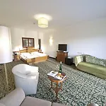 Gartenhotel & Weingut Pfeffel 4* Duernstein