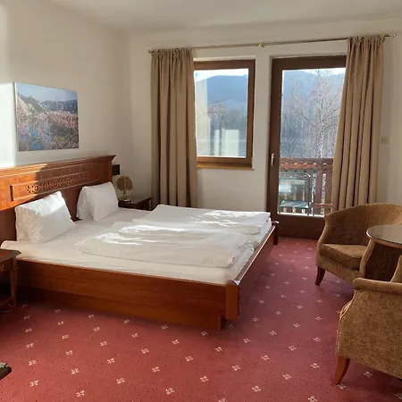 ホテル ガルテンホテル ＆ ヴァイングート フェフェル