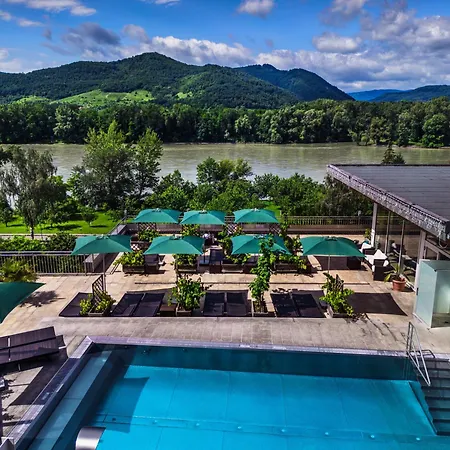 Gartenhotel & Weingut Pfeffel 4* Dürnstein