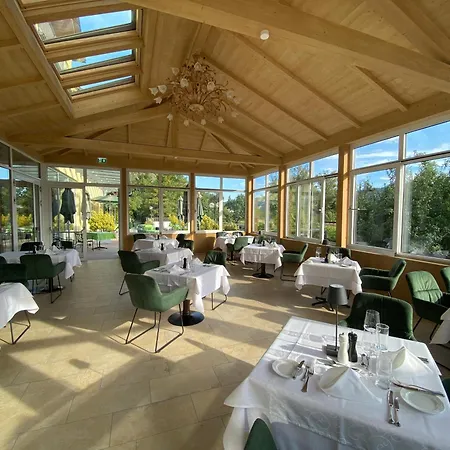 ガルテンホテル ＆ ヴァイングート フェフェル 4*