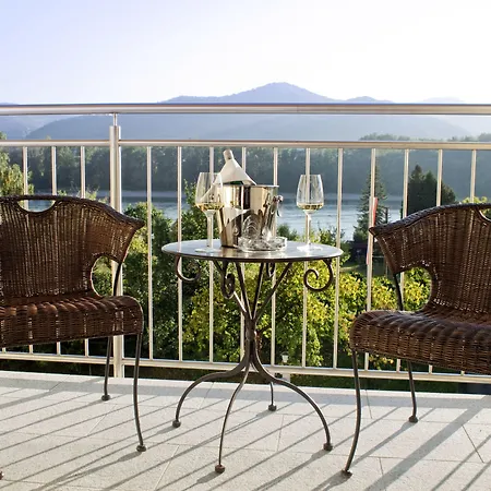 Gartenhotel & Weingut Pfeffel 4*