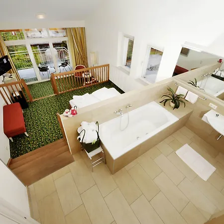 ガルテンホテル ＆ ヴァイングート フェフェル ホテル 4*