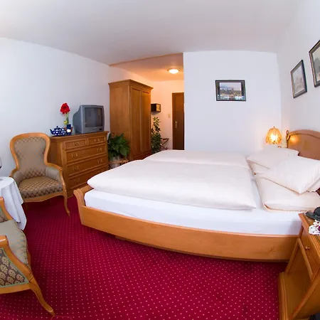 ガルテンホテル ＆ ヴァイングート フェフェル 4*