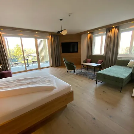 Hotel Gartenhotel&weingut Pfeffel 4*