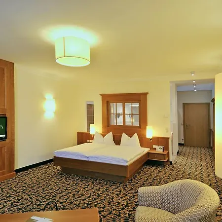 ホテル ガルテンホテル ＆ ヴァイングート フェフェル