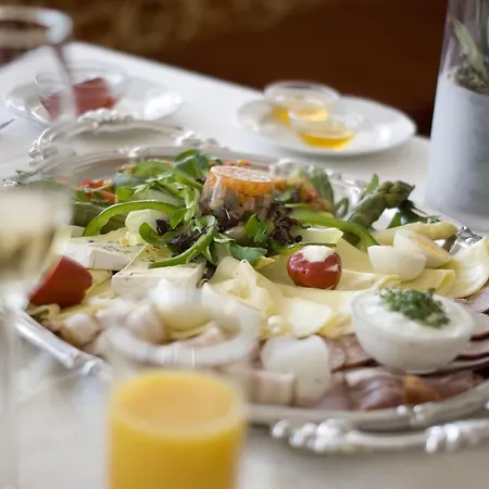 ガルテンホテル ＆ ヴァイングート フェフェル ホテル 4*