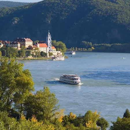 ガルテンホテル ＆ ヴァイングート フェフェル 4* デュルンシュタイン