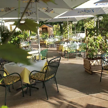 Szálloda Gartenhotel & Weingut Pfeffel Dürnstein
